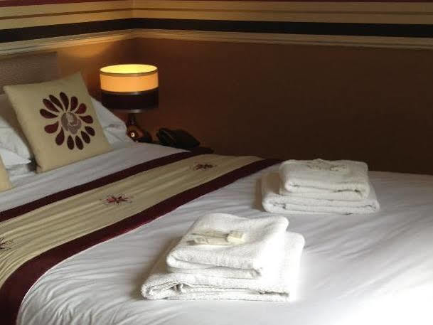 Gomersal Lodge Hotel Cleckheaton Bagian luar foto